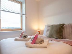 Pass the Keys Leeds Dock - Perfect for Couples - Amazing Views