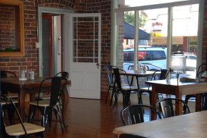 THE FED AND BED TEMORA