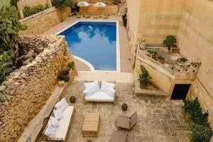 Charming & Stylish Historic Farmhouse with Pool - Taʼ Gorgun