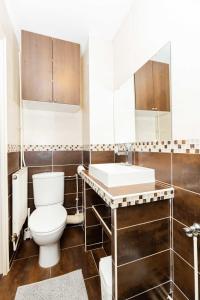 Cocoon and bright T1 In A Quiet Neighborhood