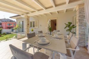 Villa Fiumetto by Mmega