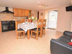 3 Bed in Lyme Regis BARRA