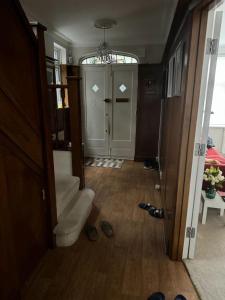 4 Bed House - Sleeps 7 - Garden - Wifi - Parking