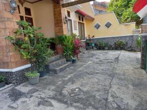 Kateza Homestay by Yurooms-ID