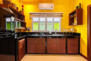 The Green House - Srithanu