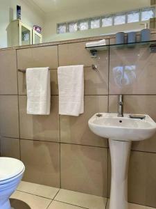 Sea Point Gem: 2BR2BA & Solar!