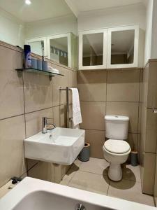 Sea Point Gem: 2BR2BA & Solar!