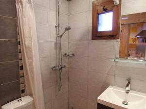 Appartements Joli studio cosy a Champagny, proche centre, terrasse, 4 pers., acces rapide commerces/telecabine - FR-1-464-196 : photos des chambres