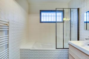 Villas Sublime Maison Moderne avec piscine : photos des chambres