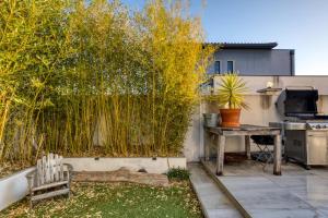 Villas Sublime Maison Moderne avec piscine : Villa - Vue sur Jardin