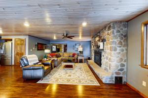 Upper Gresham Lakehouse