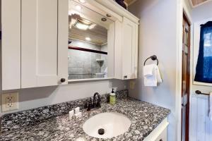 Upper Gresham Lakehouse