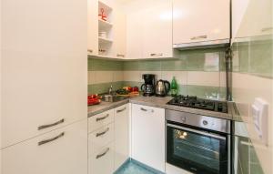Lovely Apartment In Pula With Kitchen