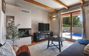 Nice Home In Peroj With Wifi