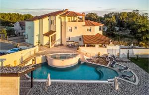 1 Bedroom Stunning Apartment In Pula