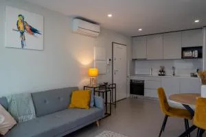 Modern apartment with balcony and free parking - Pedrouços