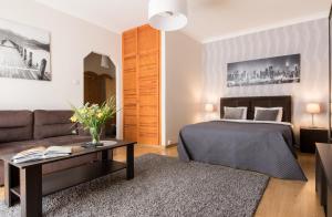 Modern Apartment at Classic Warsaw. Free parking.