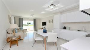 Green Valley 05, Cleverdetails, Sleeps 6 adults and 2 children, 4 salted water pools