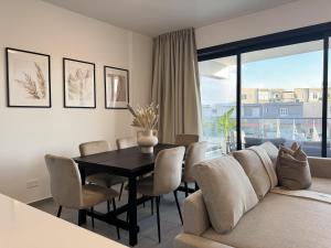 Phaedrus Living: White Hills Suites City View