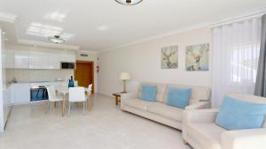 Green Valley 05, Cleverdetails, Sleeps 6 adults and 2 children, 4 salted water pools