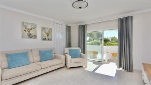 Green Valley 05, Cleverdetails, Sleeps 6 adults and 2 children, 4 salted water pools