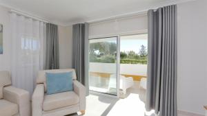 Green Valley 05, Cleverdetails, Sleeps 6 adults and 2 children, 4 salted water pools