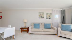 Green Valley 05, Cleverdetails, Sleeps 6 adults and 2 children, 4 salted water pools