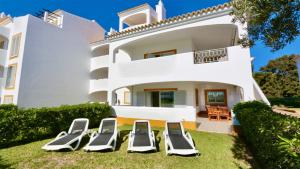 Green Valley 05, Cleverdetails, Sleeps 6 adults and 2 children, 4 salted water pools