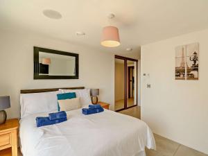 2 Bed in Tenby FB290
