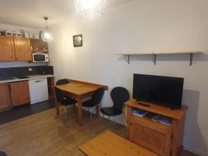 Appartement rénové 2 pièces pour 2-4 personnes, idéalement situé à Modane, accès direct aux pistes - FR-1-265-339