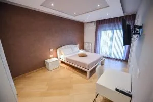 Karol Bari Airport - Macchie