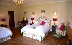 Quadruple Room with Lake View room in Delphi Lodge