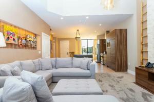 4 Suites - 5 min from Disney - w Jacuzzi 7557