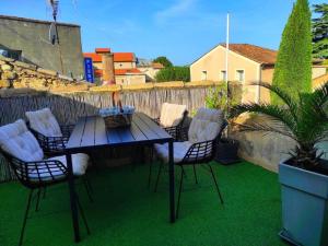 Maisons de vacances Gite urbain les jardins de la meyne : photos des chambres