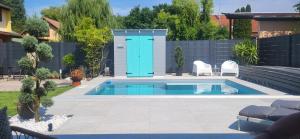 Zamardi private villa with own pool and huge garden, 150m to longest free beach at Balaton