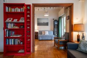 Twin Heights Retro Home for 3 by Filos Inc