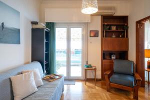 Twin Heights Retro Home for 3 by Filos Inc