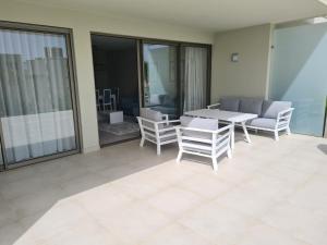 Lightoasis Oasis Mar 1