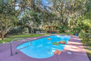 Luxury Savannah Retreat Heated Pool and Pet Friendly