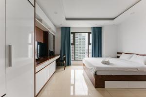 Hanoi Westlake Homestay in DLe Roi Soleil Building