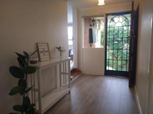 Happy Spacious Home nr Canberra Hospital