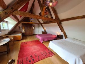 B&B / Chambres d'hotes Grande chambre calme avec vue, wifi et parking - Le Pechereau - FR-1-591-559 : photos des chambres