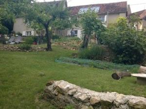 B&B / Chambres d'hotes Grande chambre calme avec vue, wifi et parking - Le Pechereau - FR-1-591-559 : photos des chambres
