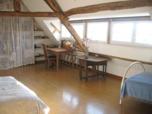 B&B / Chambres d'hotes Grande chambre calme avec vue, wifi et parking - Le Pechereau - FR-1-591-559 : photos des chambres