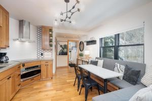 River Retreat! Mtn View Balcony, Pool, Hot Tub Viking Lodge 210 condo