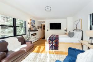 River Retreat! Mtn View Balcony, Pool, Hot Tub Viking Lodge 210 condo