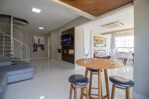 CB62 - Duplex, 4 Dorm Climatizados, Churrasqueira