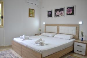 Flowers & Green 2 Bedrooms Apartment & Private garage