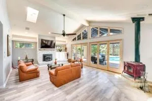 Mansion, Pool, Game Room - Pollock Pines