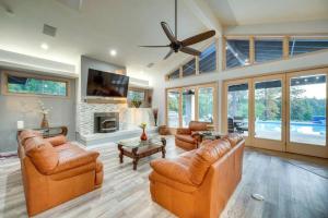 Mansion, Pool, Game Room